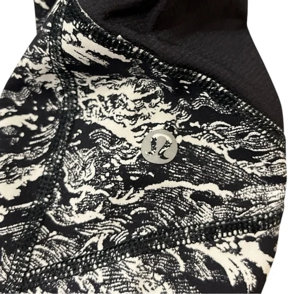 Women’s LuLuLemon Pace Rival Crops—size 8 - Picture 3 of 7